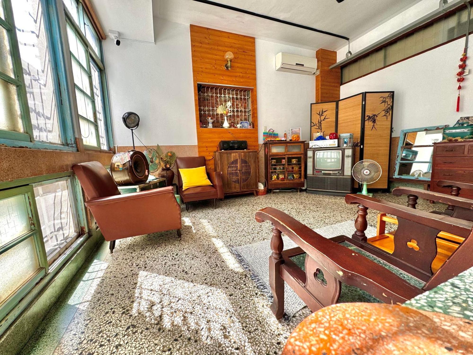 辣虎邸家 Love Here Tainan Exterior photo
