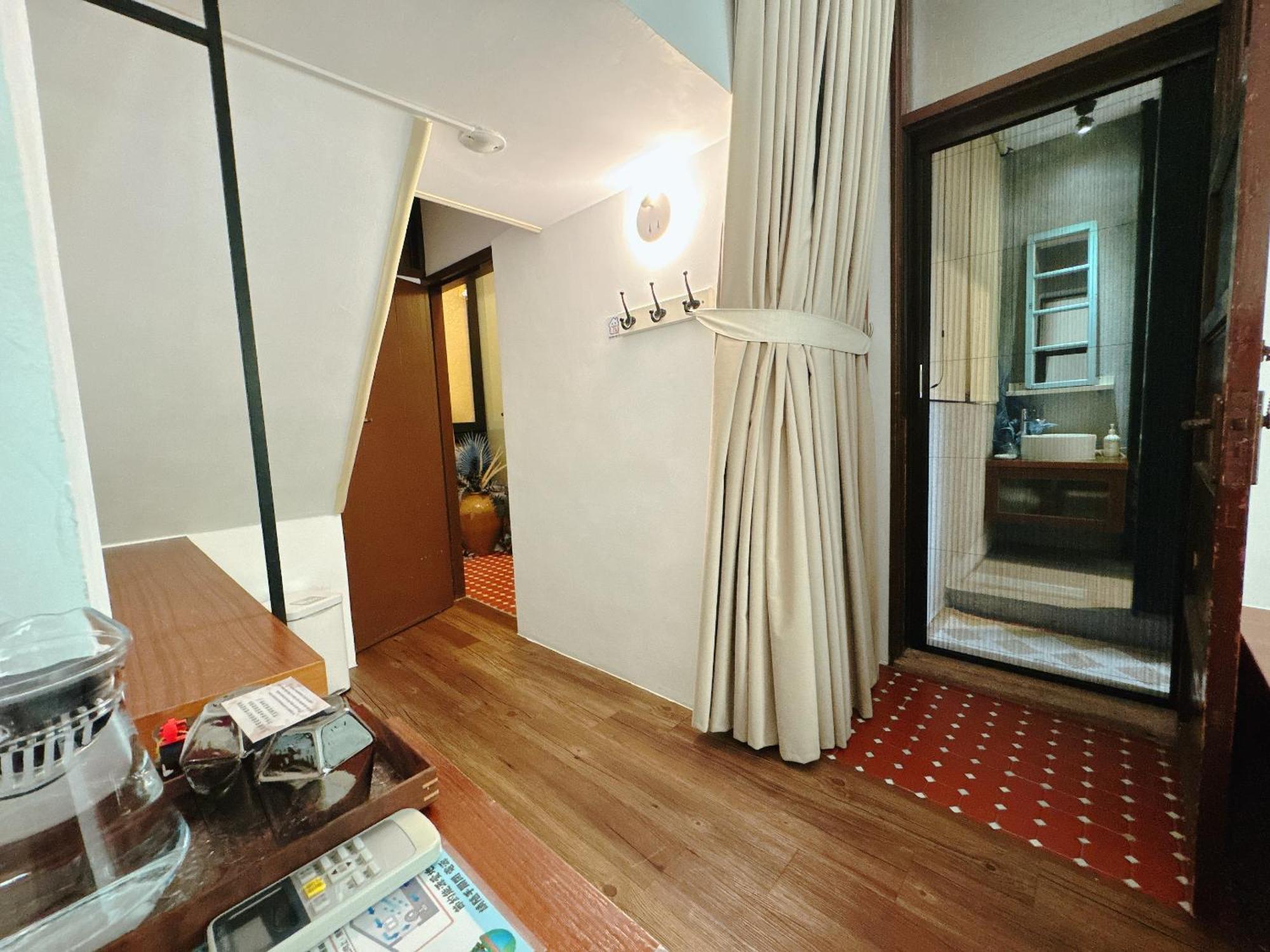 辣虎邸家 Love Here Tainan Exterior photo